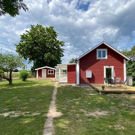 Charmig, Nyrenoverat Och Fullt Utrustad Stuga. Anpassad Foer Hundar, Naera Till Naturen Och Havet. Gangavstand Till Golfbana. Кальмар Экстерьер фото